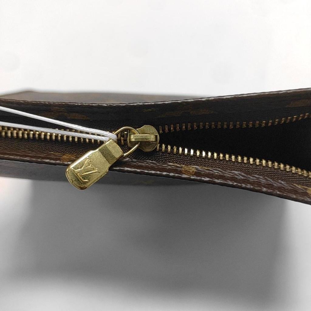 [Pre-Owned] Poche Toilette 19 Classic Monogram Versatile Portable Canvas Toiletry Bag Clutch - Very Good #18NBZVX