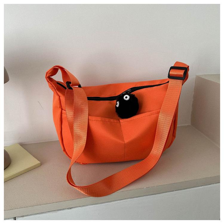 Spring new fashionable versatile solid color messenger bag casual simple dumpling bag street trend large capacity schoolbag