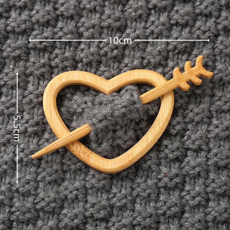 Brooch Pin with Woodenanimal Pattern