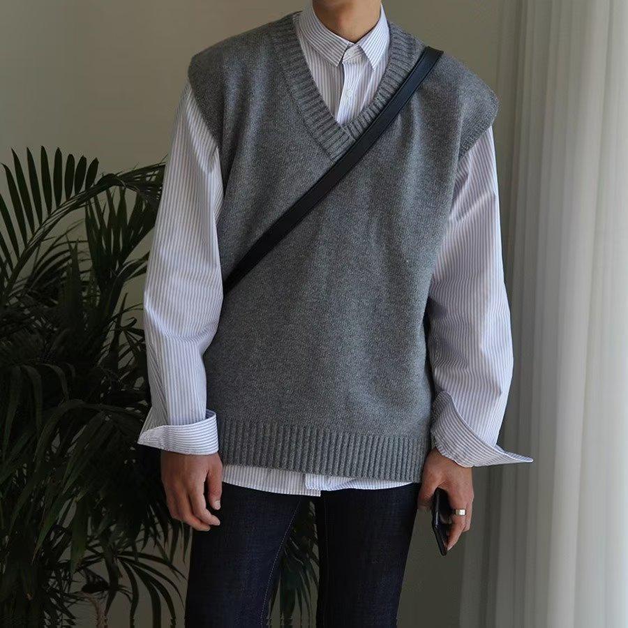 Korean Style V-Neck Sleeveless Cardigan - Men's Knitted Sweater Vest for Spring & Autumn In Solid Colors
