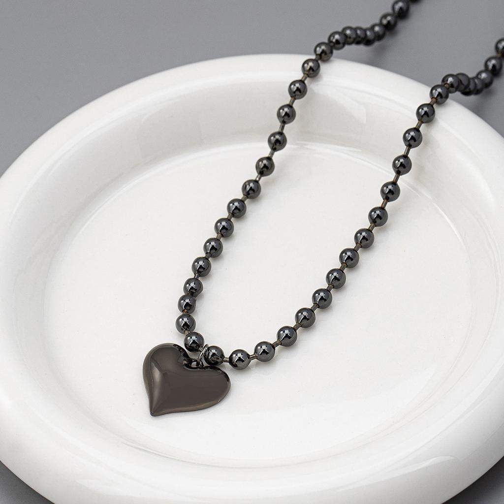 New Amazon Hot Selling Black Love Pendant Necklace for Women, Versatile and High Grade, Collarbone Chain