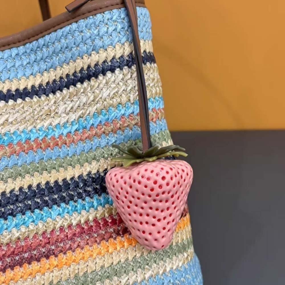 3D Vielseitiger Taschenanhänger Wasserdicht Rotes Harz Obstanhänger Schlüsselanhänger Erdbeer-Schlüsselring Geschenk