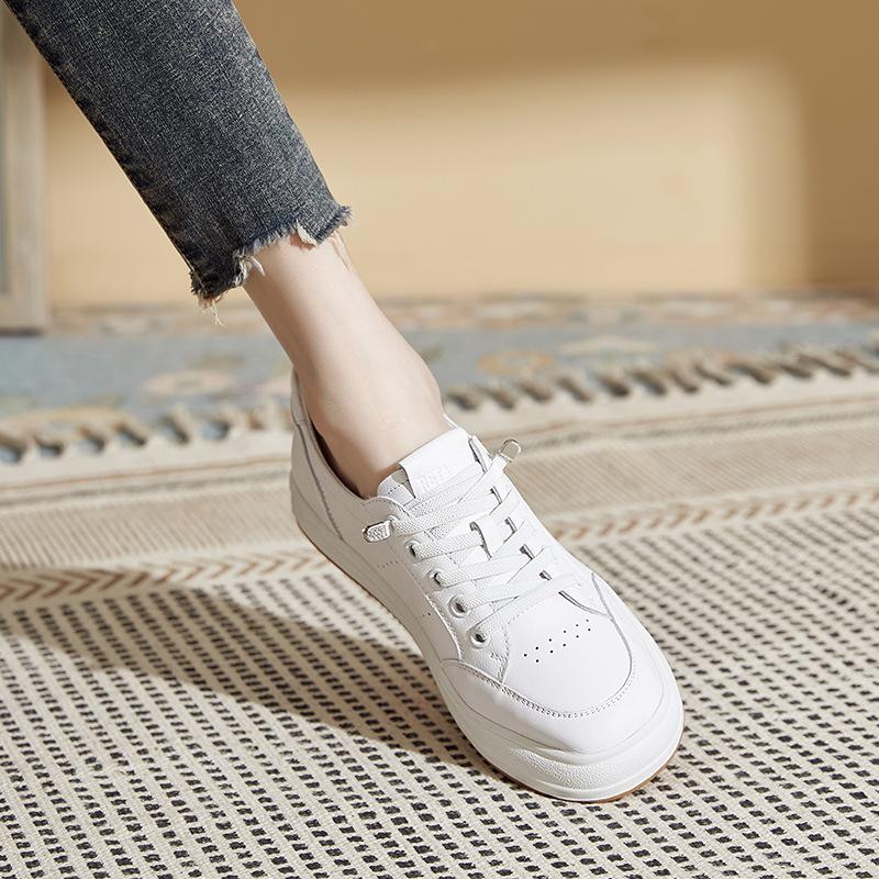 A primeira camada de couro de vaca genuíno sapatos brancos pequenos femininos all-match primavera e outono novos sapatos baixos casuais tênis emagrecedores