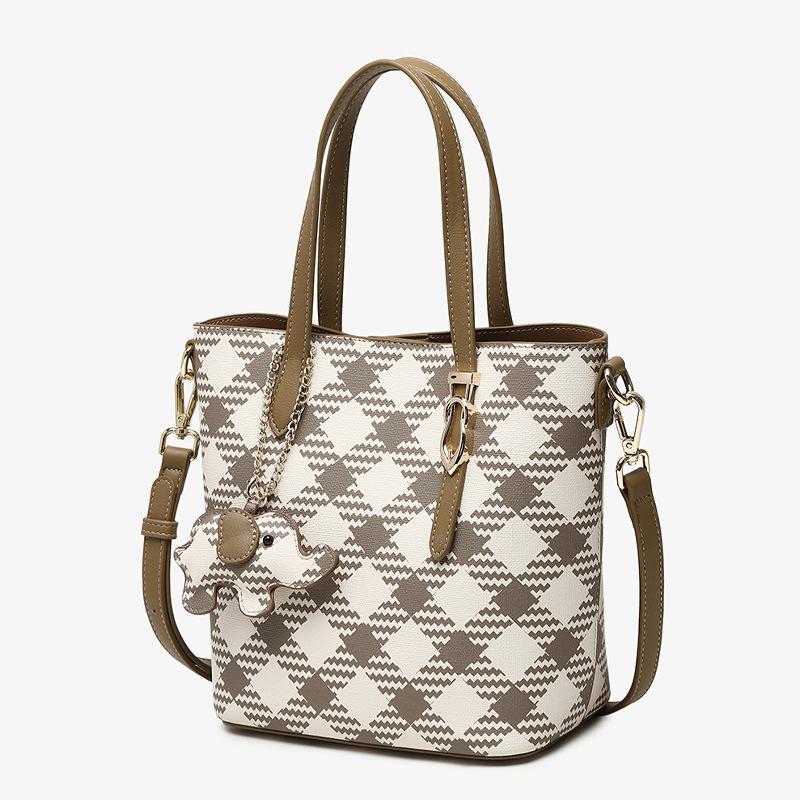 Fall/winter 2023 New Fashion One-shoulder Bucket Bag Women's High Sense Shopping Basket Portable Messenger Bag