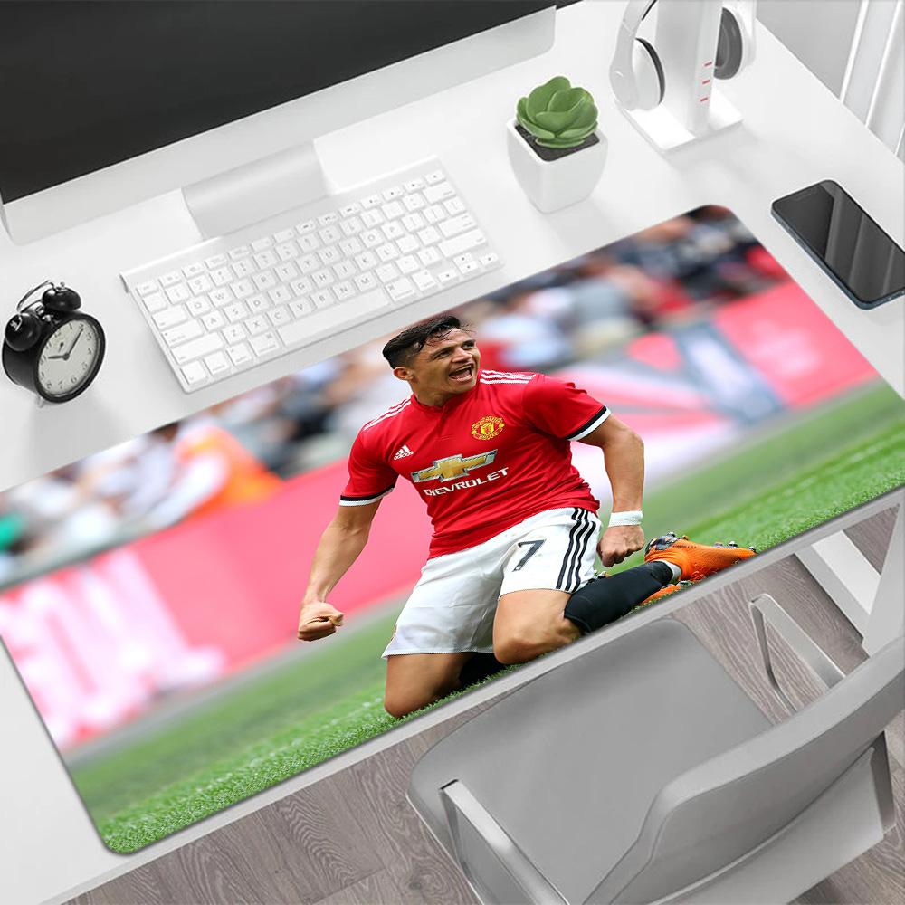 Manchester United's Alexis Sanchez Large Mouse Pad Office Mouse Mats Desktop Mouse Pad Non-Slip Rubber Base Perfect for Office Laptop Gaming Setup