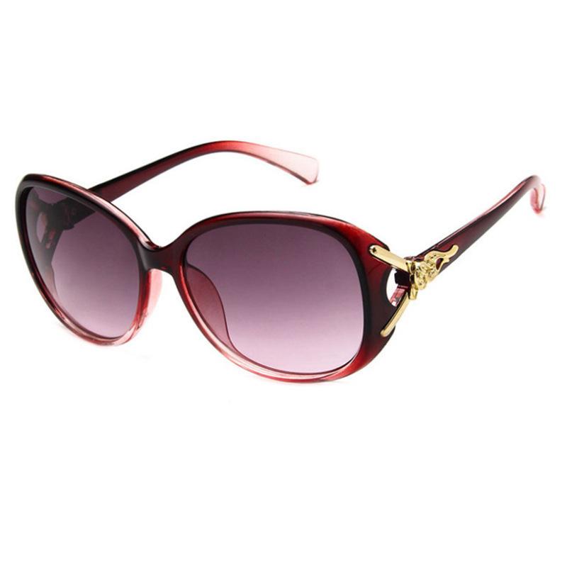 Women's Fashionable Oversized Sunglasses with Gradient Brown Lenses and Gold Accent