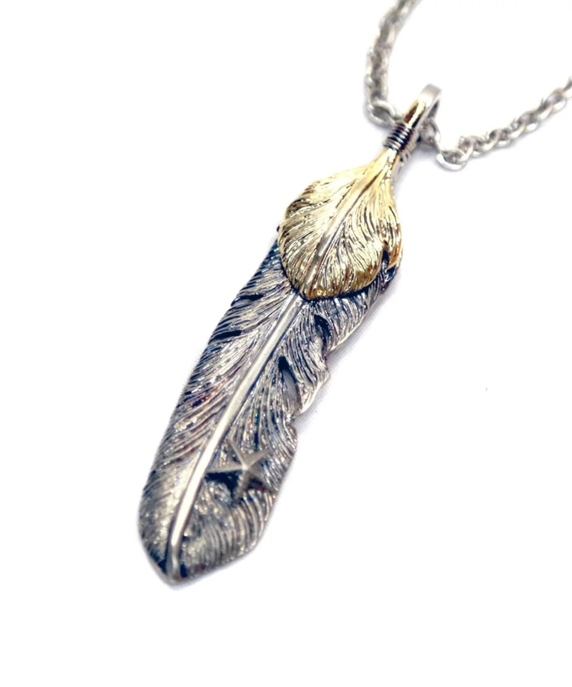 

Ожерелье TMT (Топ с двойным пером, Размер L) [TACF22SP07 ДВОЙНОЕ ПЕРО ВЕРХ] Латунь СЕРЕБРО FR