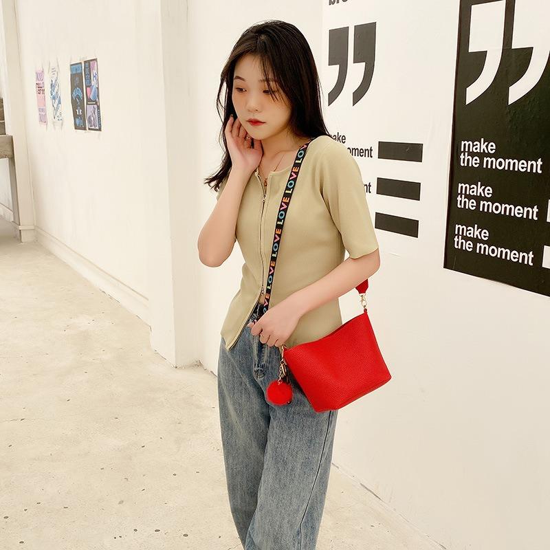 Lychee pattern ribbon single shoulder crossbody tote bag, a new letter bucket hairball diagonal span bag