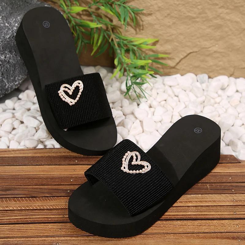Mode Damen Herzform Perle Mittelhohe Absatz Hausschuhe Mode Zehenfrei Keilabsatz Schwarz Pantoletten Damen Sommer 2025 Outdoor Dicke Sohle Sandalen