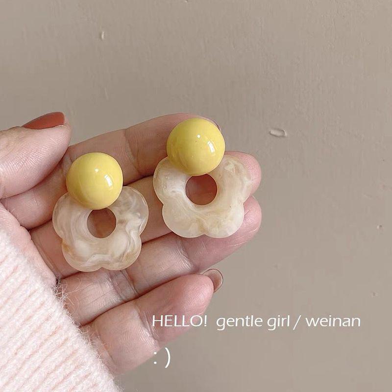 Dopamine Flower Ear Hooks: Holiday-Style, No Piercing, Cute Seaside Earrings for Women