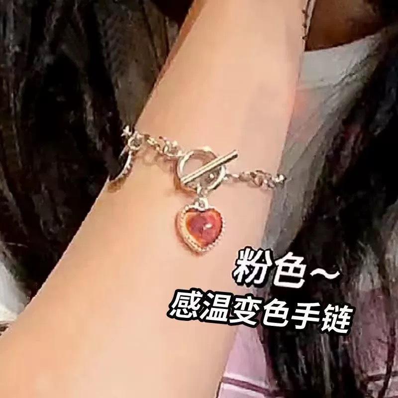 

1 temperature-changing love necklace, bracelet, female style niche design, trendy street shot collarbone chain, girlfriend jewelry.