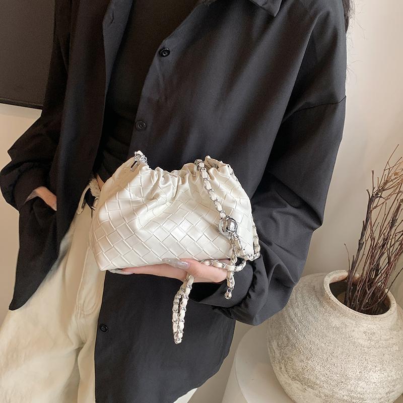 Новая женская модная однотонная плиссированная сумка — фото 4