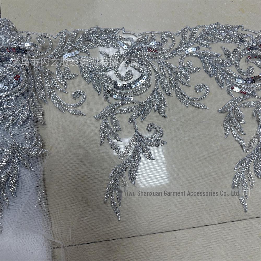 

Вышитое бисером кружево, свадебное платье, фата и детский головной убор своими руками