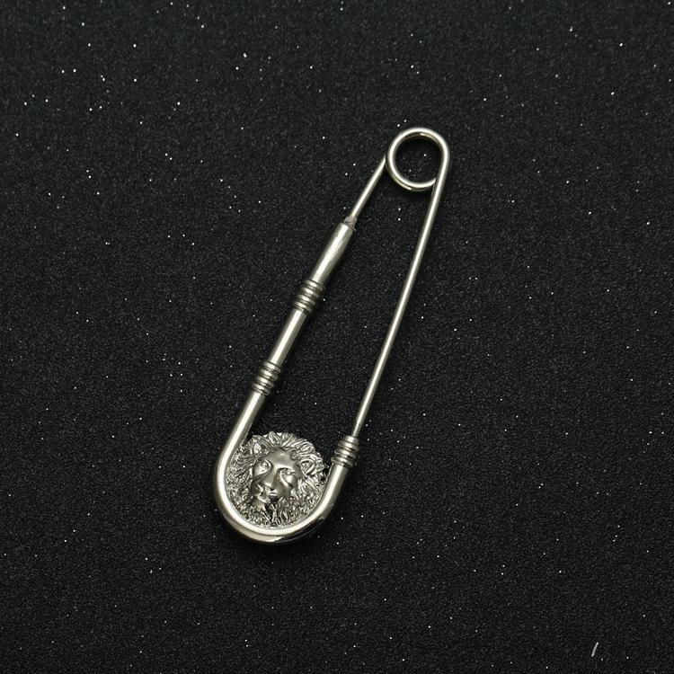Versatile Retro Lion Head Brooch: Irregular Pendant & U-shaped Safety Pin