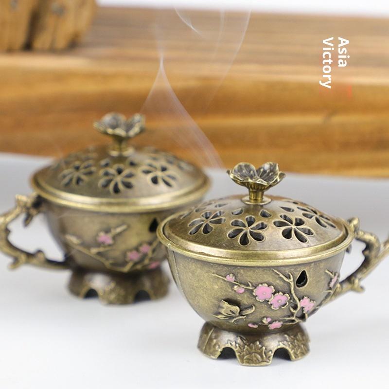 

Plum Blossom Incense Burner With Handle Retro Plum Blossom Hollow Out Incense Stick Burner Zinc Alloy Small Craft Home Decor 1Pcs