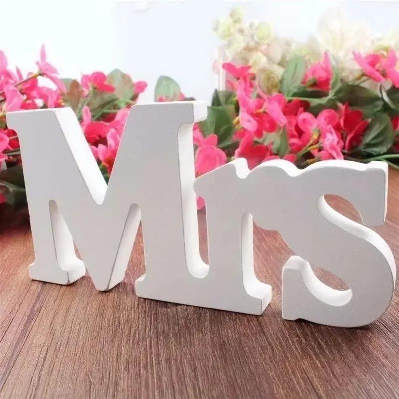 1Set ( 3Pcs )  Newest Design English Letters Mr&Mrs Wedding Decoration Present Table Centrepiece De Wedding Decor Miniatures
