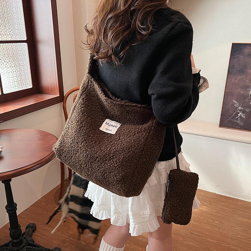 Plush Shopping Out of the Street Tote Bag Portable Shoulder Bag Women's New Birthday Gift Girls Fluffy Messenger Square Bag