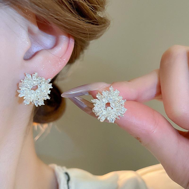 Silver needle super flash zircon pearl geometric round flower earrings simple personality stud earrings niche design earrings women