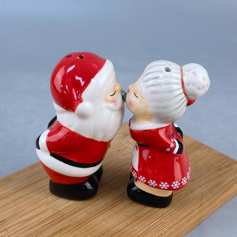 

Strictly selected spot Christmas ceramic pepper bottle, snowman series western porous kitchen solid seasoning bottle Kissing christmas pepper shaker