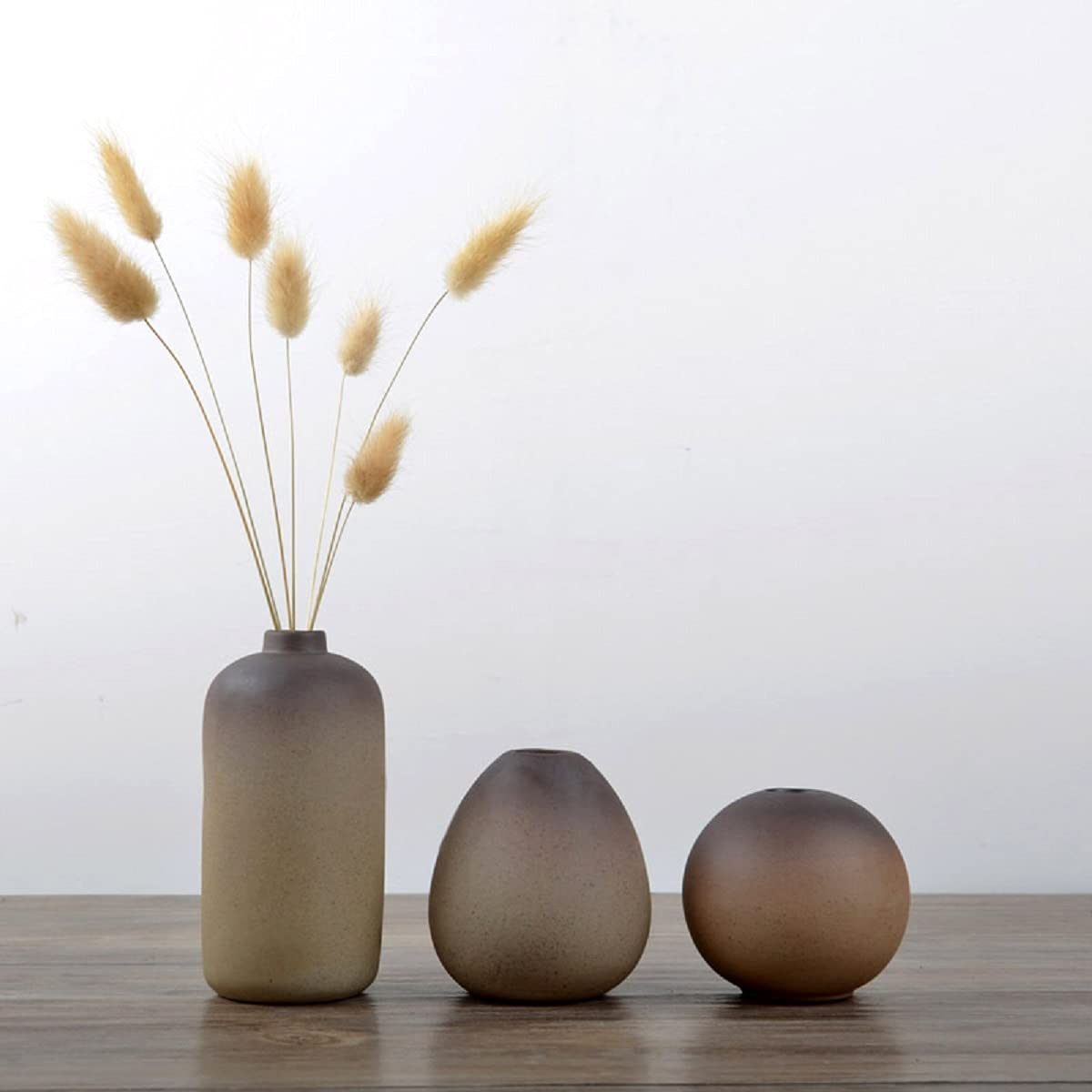 

Stylish 3-piece ceramic flower vase set, perfect for small Japanese-style vases and single flowers. Made of black ceramic. A perfect gift for any