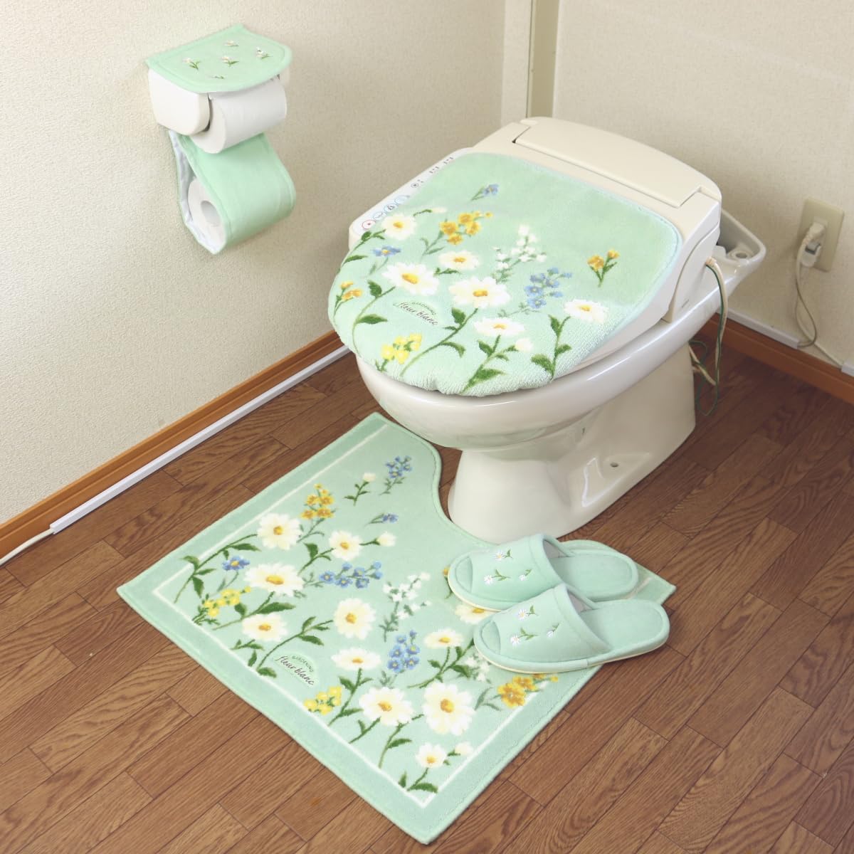 

4-Piece Toilet Mat Set, Scandinavian Style, Washable, Green, Adhesive Type, Suitable for Washing and Heated Toilets, Compatible with Regular and Heate
