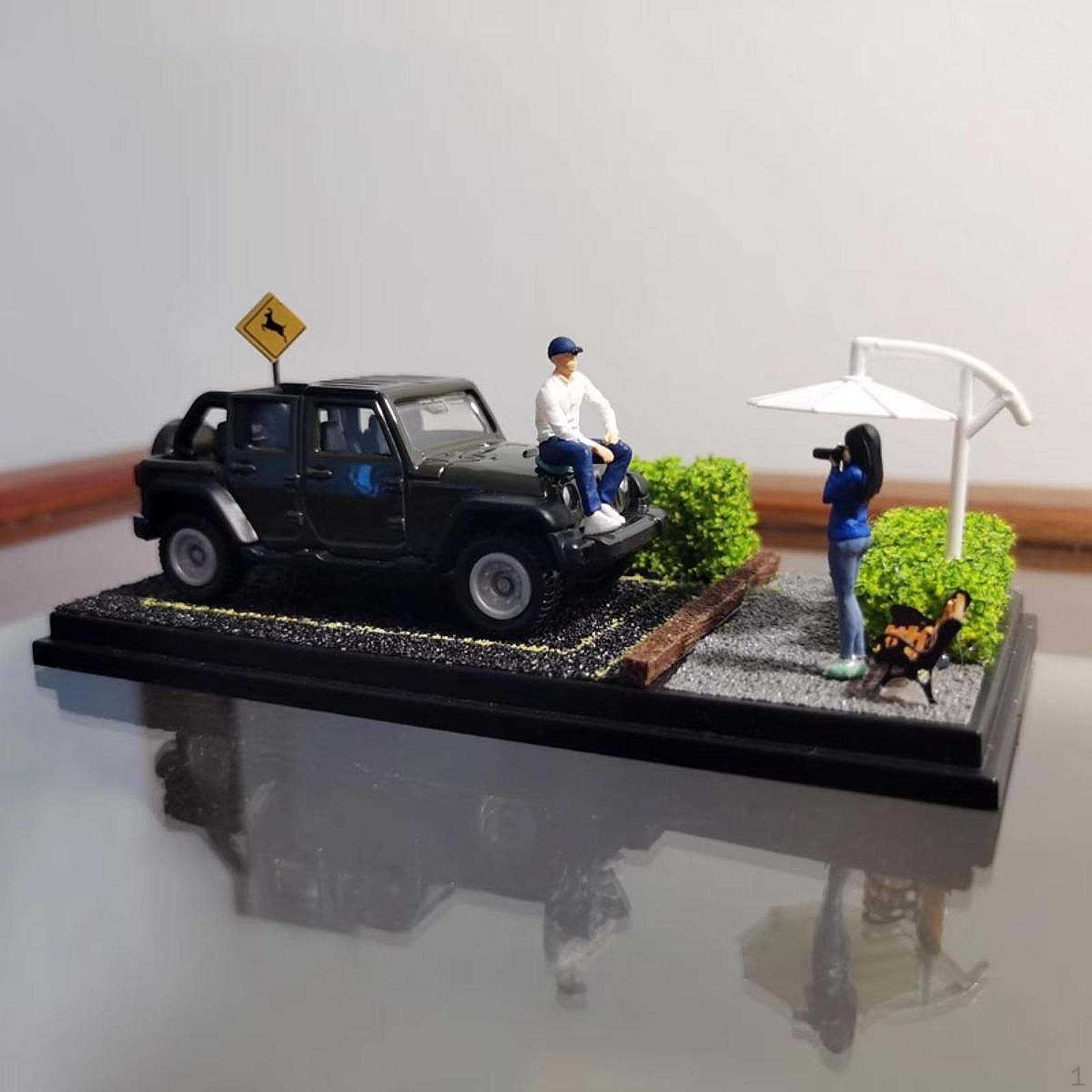 

1/64 Diecast Car Display Case Parking Diorama Base with chairs shrub road sign, Acrylic Green Flower Shrub