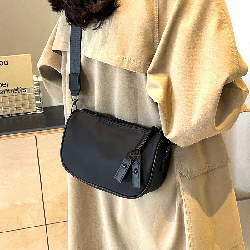 Bags Women's bags Spring, autumn and winter new fashion messenger bags Outdoor commuting versatile women's shoulder bags