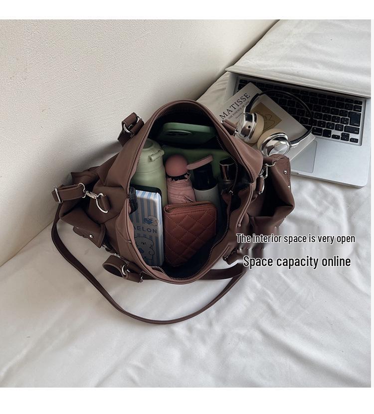 Borsa Tote da Moto Coreana con Borchie da Donna - Borsa a Tracolla a Spalla Crossbody di Grande Capacità per l'Autunno 2025