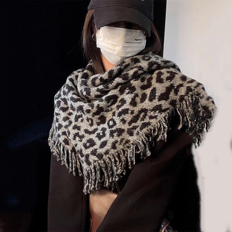 Autumn and Winter High End Versatile Wool Blended Triangle Scarf Retro Leopard Print Tassel Scarf Warm Knitted Women's Shawl