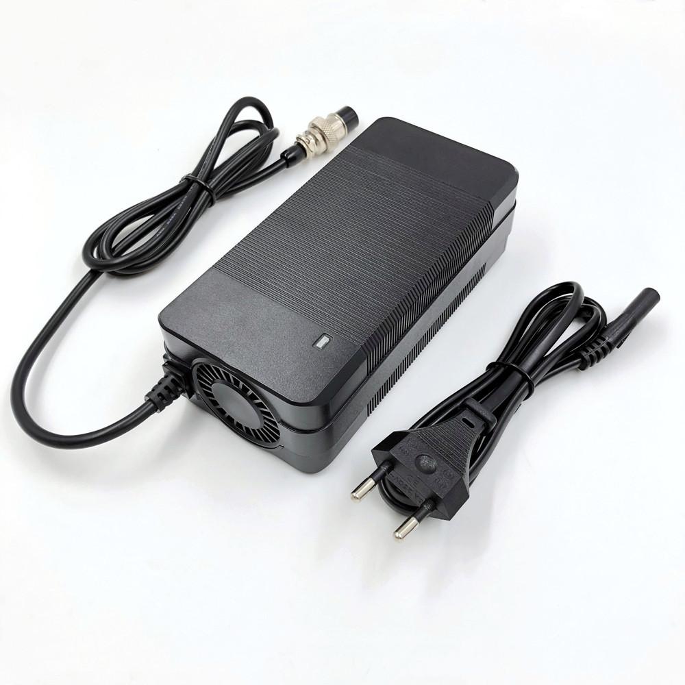 67,2V 2,5A Schnellladegerät für 60V Schubkarre harley Citycoco 16S 60V Lithium-Batterie GX16 Stecker mit Lüfter 100-240V