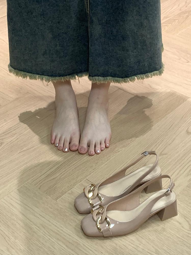 

2025 Новая весенне-летняя мода Натуральная кожа Квадратный носок Металлическая цепочка Массивный каблук Высокий каблук Обувь Простая Повседневная Женская 39