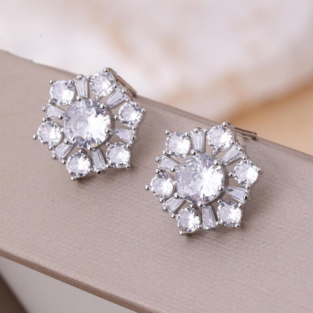 Korean-Japanese Style Zirconia Snowflake Flower Stud Earrings - Light Luxury Niche Design