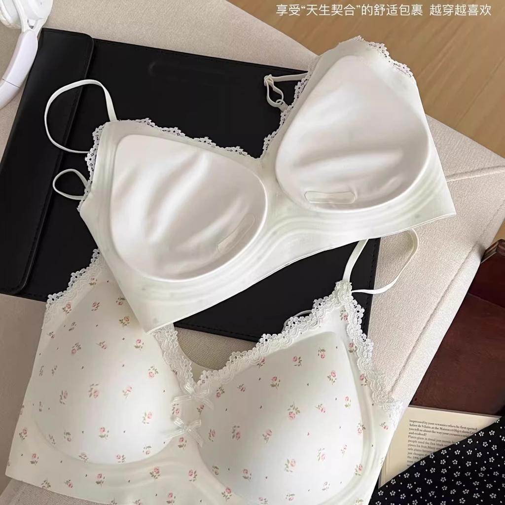 Polka dots, less flowers, light gathering, soft support bra, no steel ring, double breasts, anti-sagging bra, sweet wind
