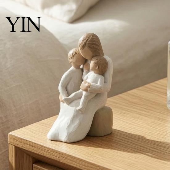 Nordic Style Bedroom Decor Mother Holding Baby Figurine, Resin Family Love Statue for Desk, And Child Heartwarming Home Ornament, Gift New Mom Shower