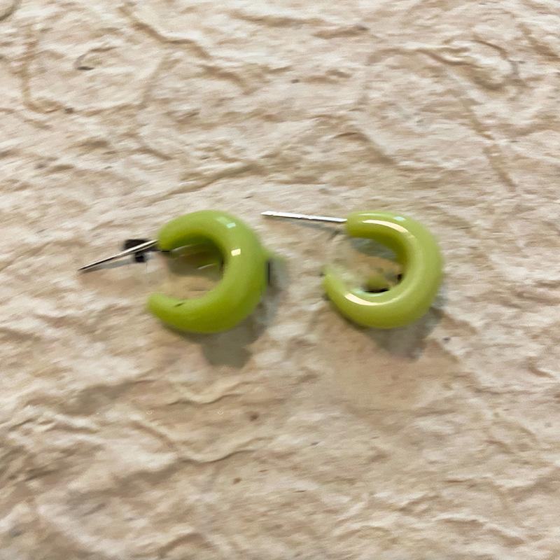 Dopamine Acrylic C-shaped Earrings, Simple and Compact Stud Earrings, High-end Fashion Commuter Versatile Earrings.