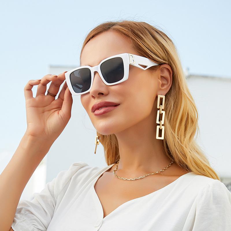 JYL TS Women's New Trendy Chain - Square Necklace-Style Sunglasses 21061