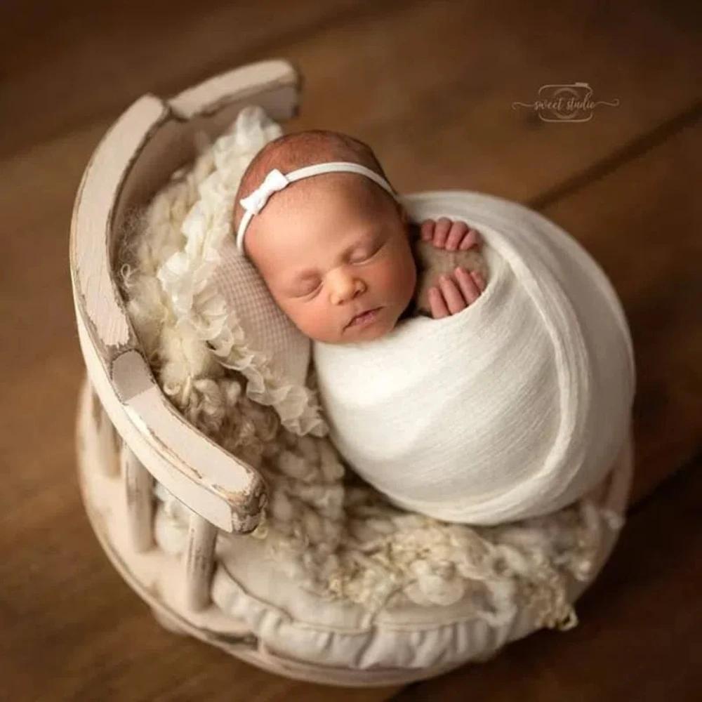 Old-Fashioned Round Leg Wooden Chair - Newborn Photography Props Infant Shooting Sofa-Style Wood Chair Baby Photo Accessories