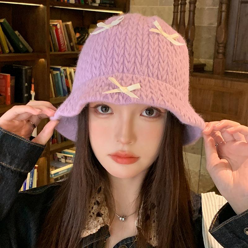 Stylowy jesienno-zimowy dzianinowy kapelusz bucket z szerokim rondem dla kobiet - odporny na zimno i korzystnie podkreślający twarz