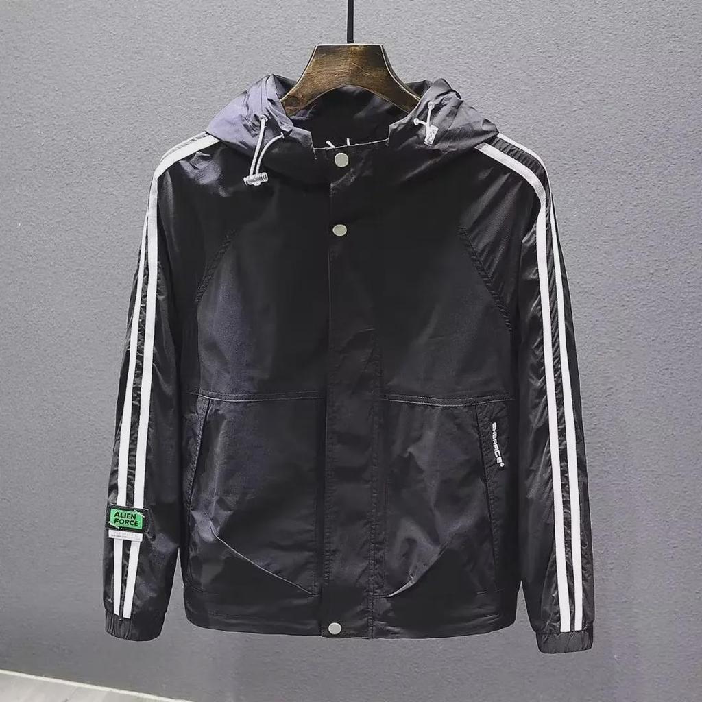 Men's Japanese Style Hooded Jacket: Trendy, Simple Long Sleeve Outerwear for Spring & Autumn.