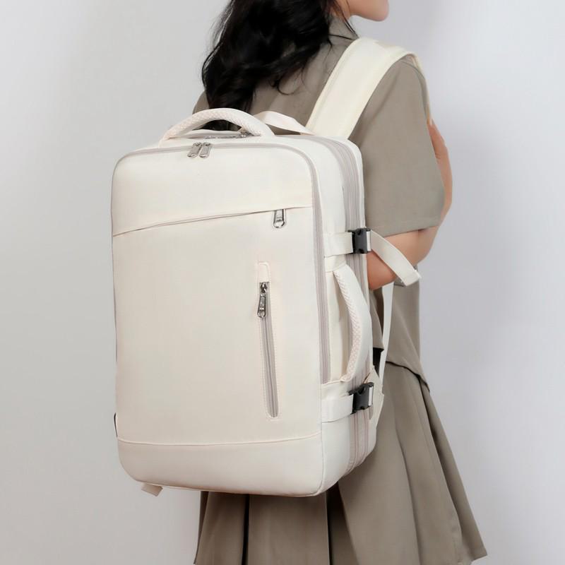 Expandable Backpack with Wet/Dry Separation for Business Trips and Outdoor Commutes