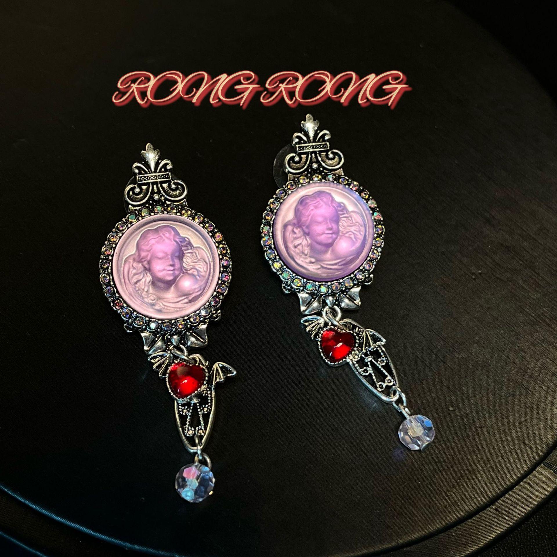 Циндао Средневековая Тяжелая Промышленность Алмазные Крылья Лицо Спящего Ангела Рельеф Брошь Колье KF Стандартная Средневековая Бижутерия