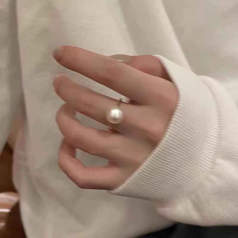 

Minimalist Irregular Pearl Adjustable Ring