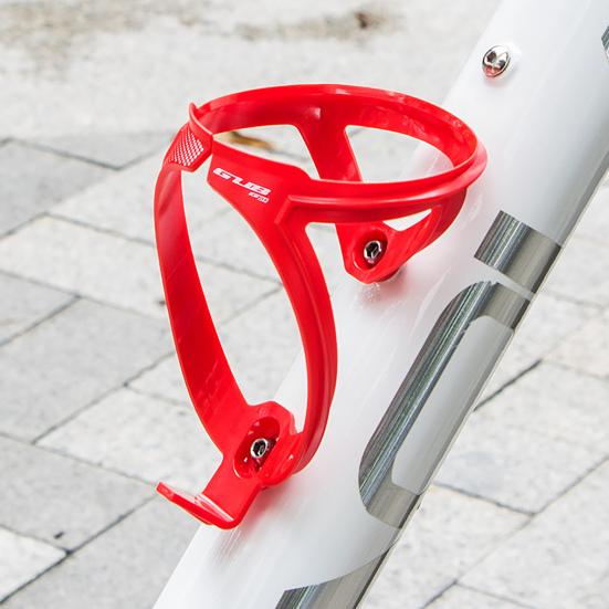 

Прочная полка для бутылок с водой. Простая и прочная эргономика.