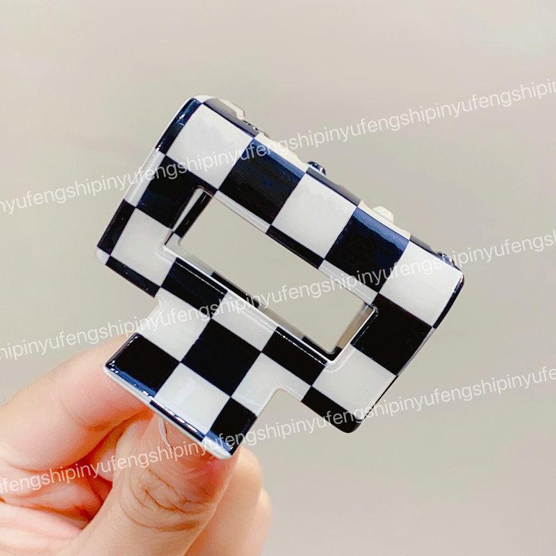 Black & White Checkerboard Large Hairpin Claw Clip - Women's Summer Temperament Hair Accessory