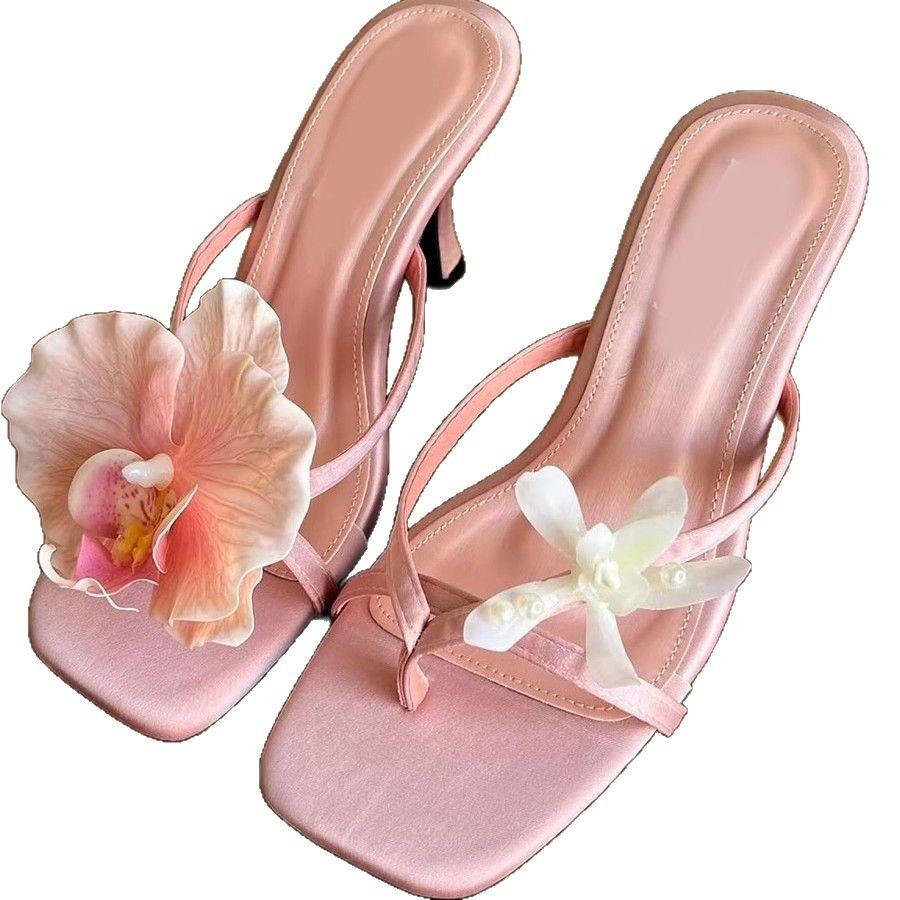 Internet Celebrity Travel Beach Shoes Europe and the United States 2025 New Flower Decoration Open-toed High-heeled Cool Slippers Women's Summer Fash