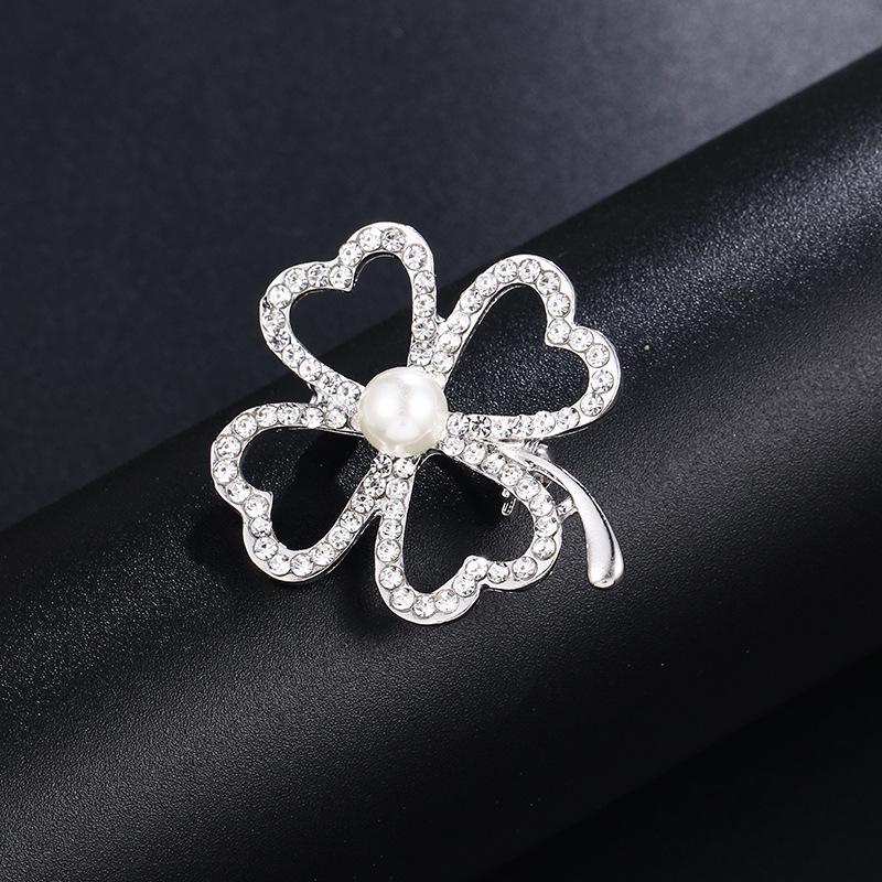 Gold-Plated Acrylic Four-Leaf Clover Brooch Pin Fashion Accessories