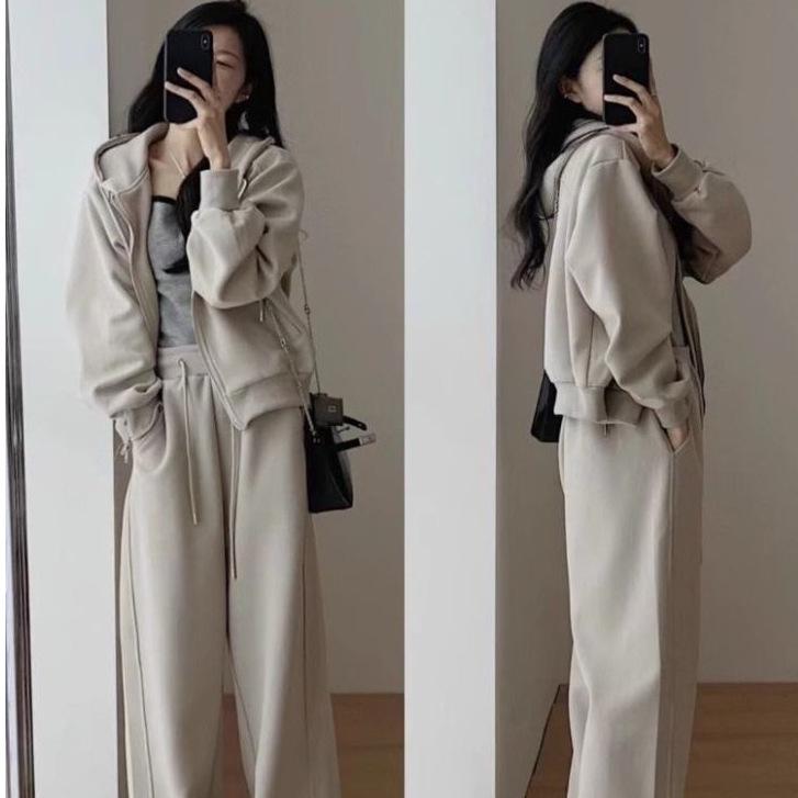 Plus Size Women's Autumn Sportswear Set - Fashionable Slimming Two-Piece Suit (Fits Up to 200 lbs).