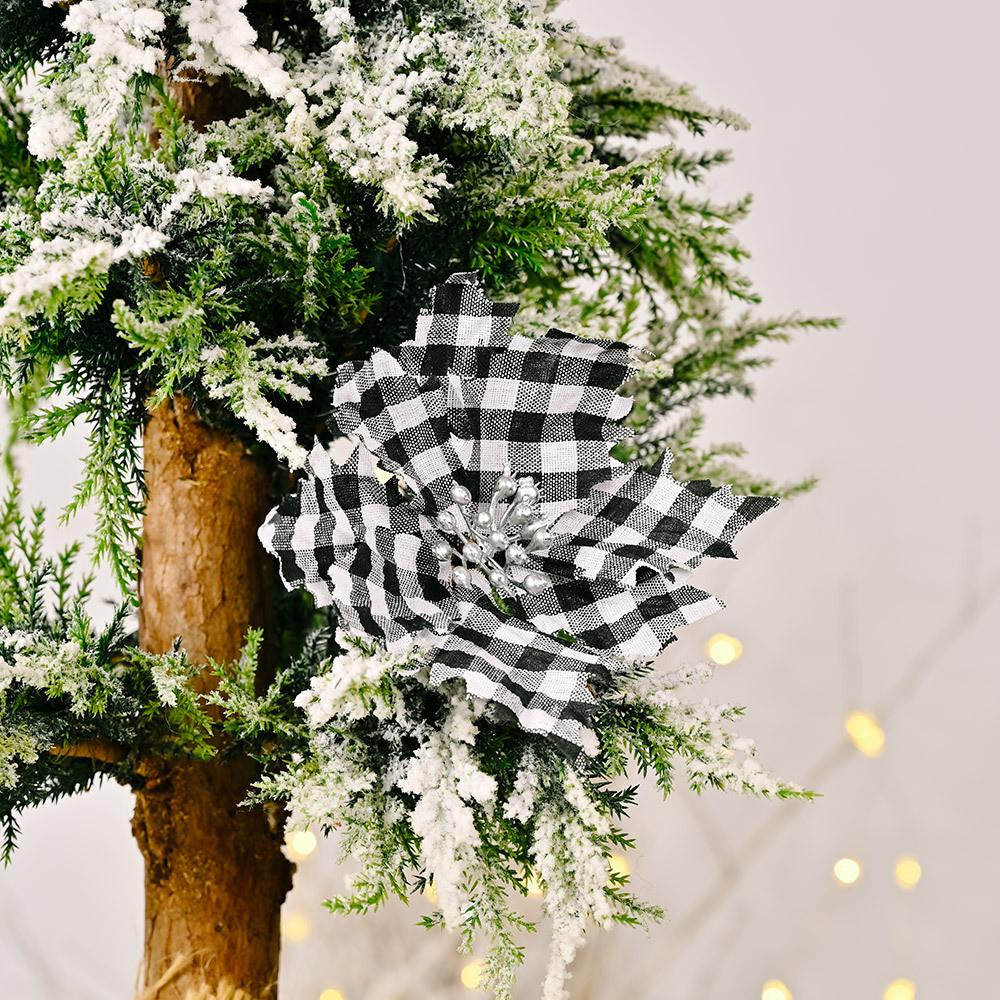 

Beautiful And Red Black Check Floral Design For Enchanting Christmas Tree Decor BlackWhite Check