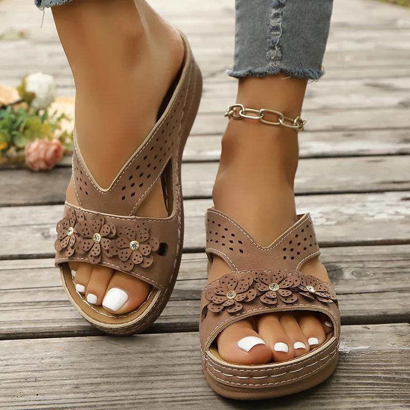Fashion Vintage Flower Decor Wedge Sandals Women Lightweight Comfort Platform Slippers Woman 2025 Summer Casual Anti Slip Beach Slides