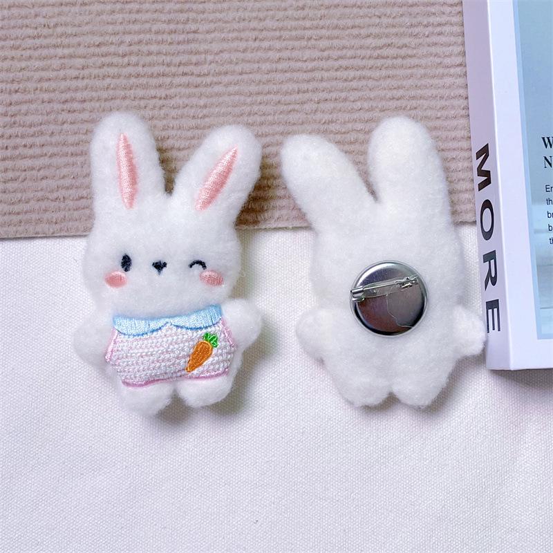 Entzückende Kaninchen-Plüschpuppe: Weich, Niedlich, Ganzkörper-Hasenmädchen Herz-Tasche Brosche Accessoire.